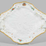 Großes prächtiges Henkeltablett mit Schwanenservice-Dekor - photo 1