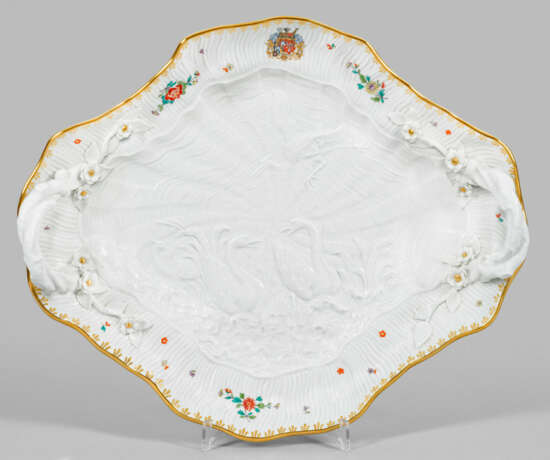 Großes prächtiges Henkeltablett mit Schwanenservice-Dekor - photo 1 Großes prächtiges Henkeltablett mit Schwanenservice-Dekor - photo 1