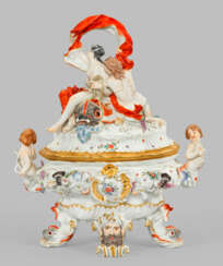 Große prachtvolle Meissen Deckelterrine mit Acis und Galatea