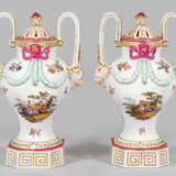 Paar Louis XVI-Potpourri-Vasen mit Watteauszenen - фото 1