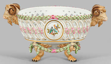 Widderkopf-Jardinière mit Vogeldekor im Louis-XIV-Stil