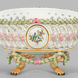 Widderkopf-Jardinière mit Vogeldekor im Louis-XIV-Stil - фото 1