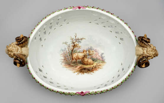 Widderkopf-Jardinière mit Vogeldekor im Louis-XIV-Stil - фото 2 Widderkopf-Jardinière mit Vogeldekor im Louis-XIV-Stil - фото 2