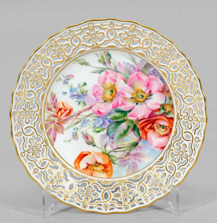 Wandzierteller mit Rosendekor - photo 1 Wandzierteller mit Rosendekor - photo 1