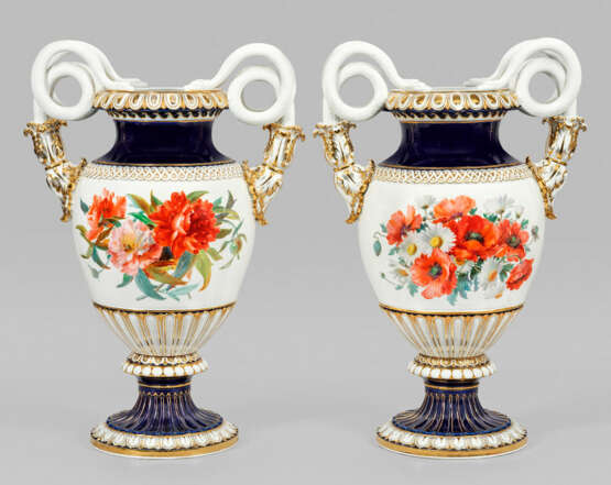 Paar monumentale Meissen Schlangenhenkelvasen mit - photo 2 Paar monumentale Meissen Schlangenhenkelvasen mit - photo 2