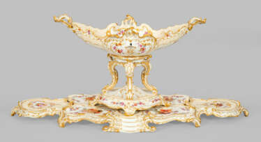 Imposanter äußerst seltener Tafelaufsatz der KPM Berlin