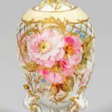 Osterei-Flakon der KPM Berlin mit weicher Blumenmalerei - photo 1
