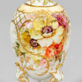 Osterei-Flakon der KPM Berlin mit weicher Blumenmalerei - photo 1