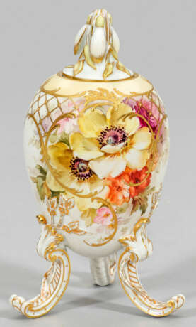 Osterei-Flakon der KPM Berlin mit weicher Blumenmalerei - photo 1 Osterei-Flakon der KPM Berlin mit weicher Blumenmalerei - photo 1