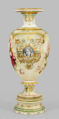 Bedeutende monumentale KPM Berlin-Prunkvase mit Weichmalerei - photo 2