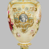 Bedeutende monumentale KPM Berlin-Prunkvase mit Weichmalerei - photo 2