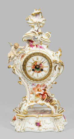Große KPM Berlin Kaminuhr mit Weichmalerei auf Postament - photo 1
