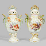 Paar große prachtvolle KPM Berlin-Potpourrivasen - фото 1