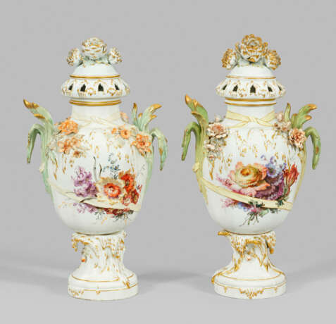 Paar große prachtvolle KPM Berlin-Potpourrivasen - фото 1