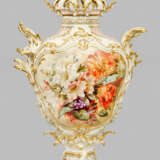 Prachtvolle KPM Berlin Potpourrivase mit Weichmalerei - фото 2