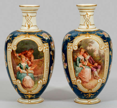 Paar feine KPM Berlin Ziervasen mit galanten Szenen - photo 1