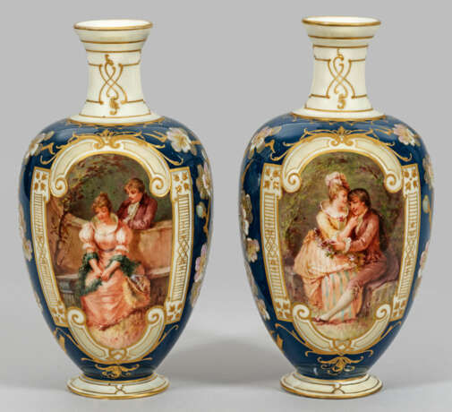 Paar feine KPM Berlin Ziervasen mit galanten Szenen - photo 2