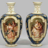 Paar feine KPM Berlin Ziervasen mit galanten Szenen - photo 2