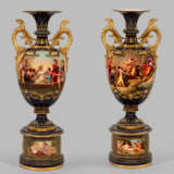 Große KPM Berlin-Prunkvase auf Podest mit Malereien - photo 1