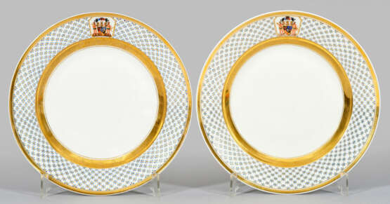 Zwei Teller mit dem Wappen des Barons von Blixen-Finecke - photo 1