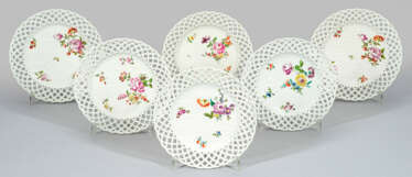 Sechs Zierteller mit Blumenmalerei