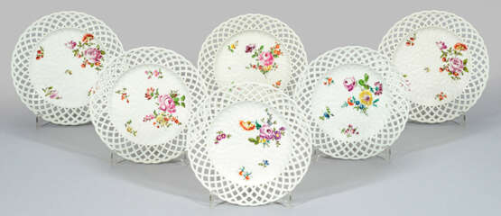 Sechs Zierteller mit Blumenmalerei - photo 1