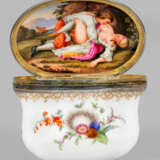 Feine Meissen Tabatiere mit Erotika-Szene und Früchtedekor - фото 1