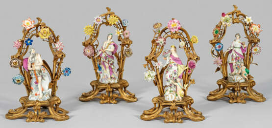 Vier allegorische Meissen Figurengruppen in Bronzelauben - фото 1