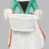 Gärtnerin mit Blumenkorb - фото 1