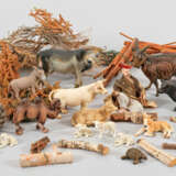 Konvolut Krippen- und Tierfiguren in Landschaftstaffage - photo 1