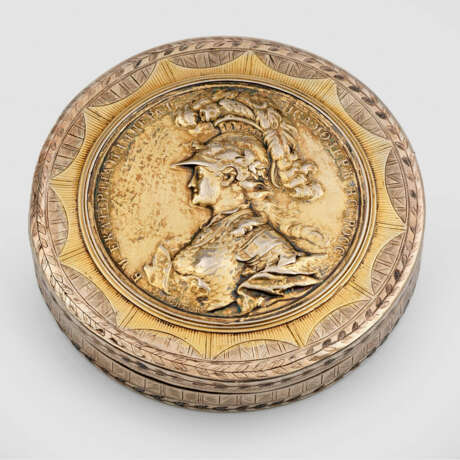 Seltene Tabatiere mit Medaille - Foto 1 Seltene Tabatiere mit Medaille - Foto 1