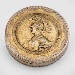 Seltene Tabatiere mit Medaille