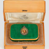 Kleine Email-Tabatiere mit Porträt von Peter dem Großen - фото 1