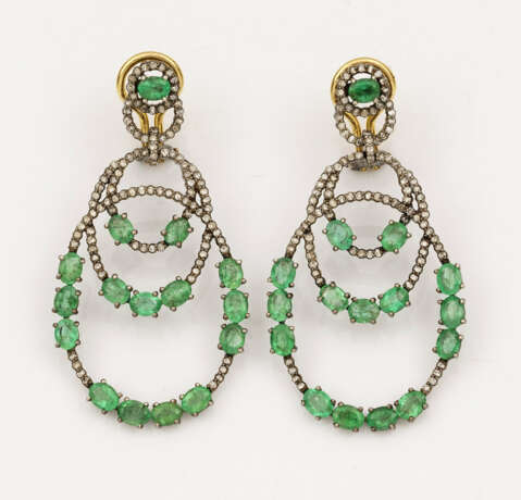 Paar Smaragd-Ohrgehänge - photo 1