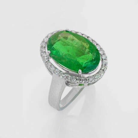 Klassischer Smaragd-Diamantring - photo 1