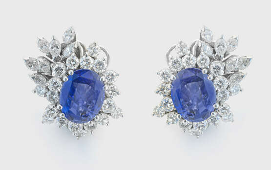 Paar prachtvolle Juwelen-Ohrclips mit Saphiren und Diamanten - photo 1 Paar prachtvolle Juwelen-Ohrclips mit Saphiren und Diamanten - photo 1