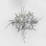 Moderne Diamantbrosche - фото 1