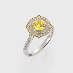 Hochfeiner Fancy Brillantsolitär-Ring