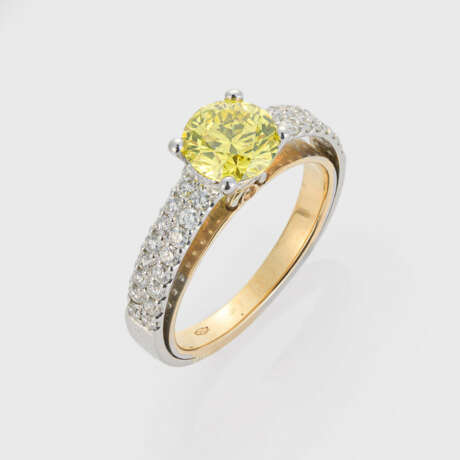 Fancy Brillantsolitär-Ring - фото 1 Fancy Brillantsolitär-Ring - фото 1