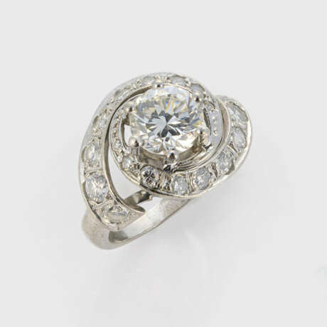 Glamouröser Brillantsolitär-Ring - фото 1 Glamouröser Brillantsolitär-Ring - фото 1