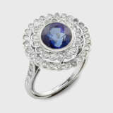 Entourage-Ring mit Sri Lanka-Saphir und Brillanten - фото 1