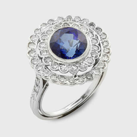 Entourage-Ring mit Sri Lanka-Saphir und Brillanten - фото 1