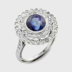 Entourage-Ring mit Sri Lanka-Saphir und Brillanten