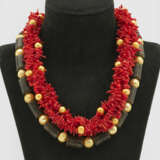 Zwei Korallen- und Jade-Colliers - фото 1