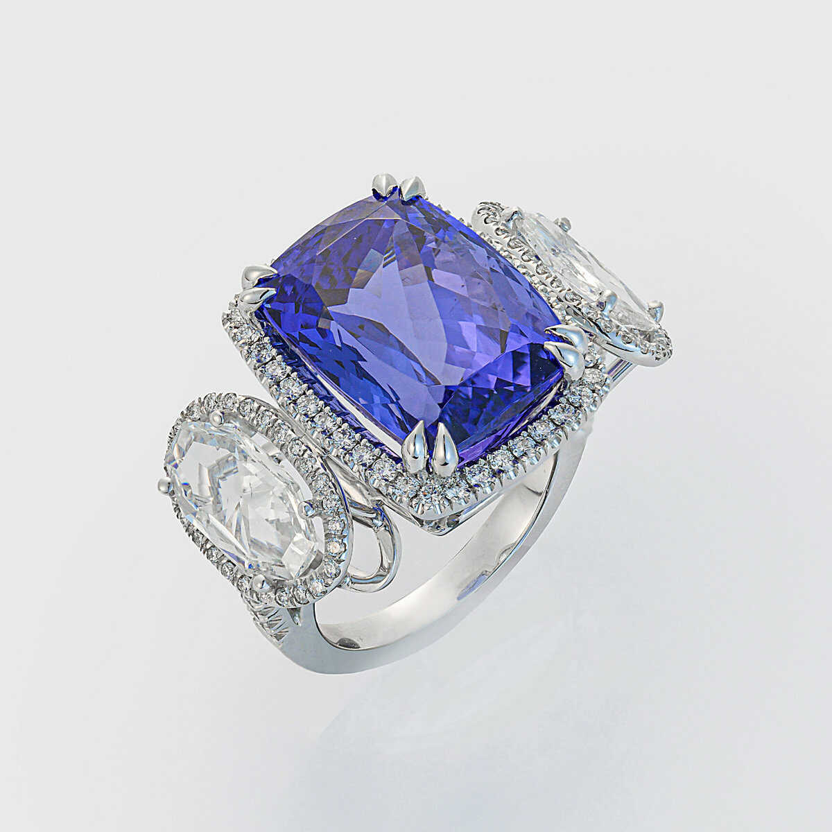 Glamouröser Tansanit-Diamant-Ring