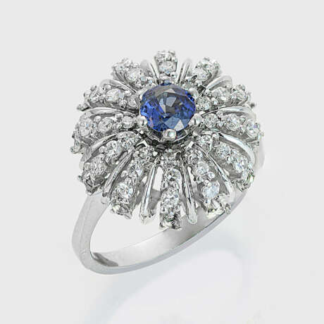 Saphir-Diamant-Ring aus den 1960er Jahren - photo 1 Saphir-Diamant-Ring aus den 1960er Jahren - photo 1