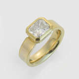 Moderner Diamantsolitär-Ring - фото 1