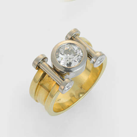 Extravaganter Diamantsolitär-Bandring - фото 1