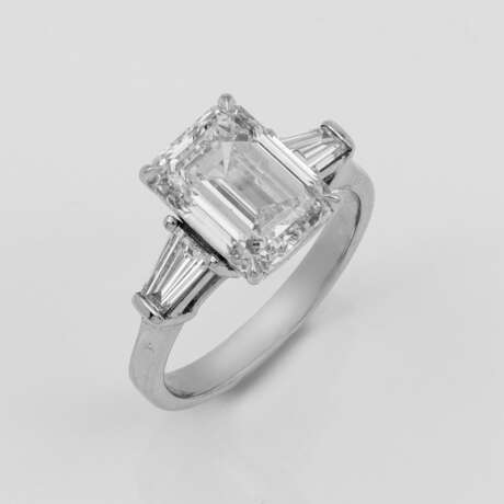 Hochkarätiger hochfeiner Diamantsolitär-Ring - фото 1