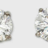Paar klassische Brillantsolitär-Ohrringe - photo 1